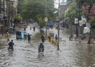 卡拉奇正因季风降雨扰乱交通和污水处理系统而苦苦挣扎